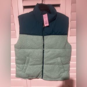 Women’s sleeveless puffer vest